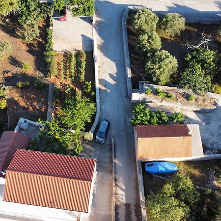 Apartmani Betini Komiza Bagian luar foto