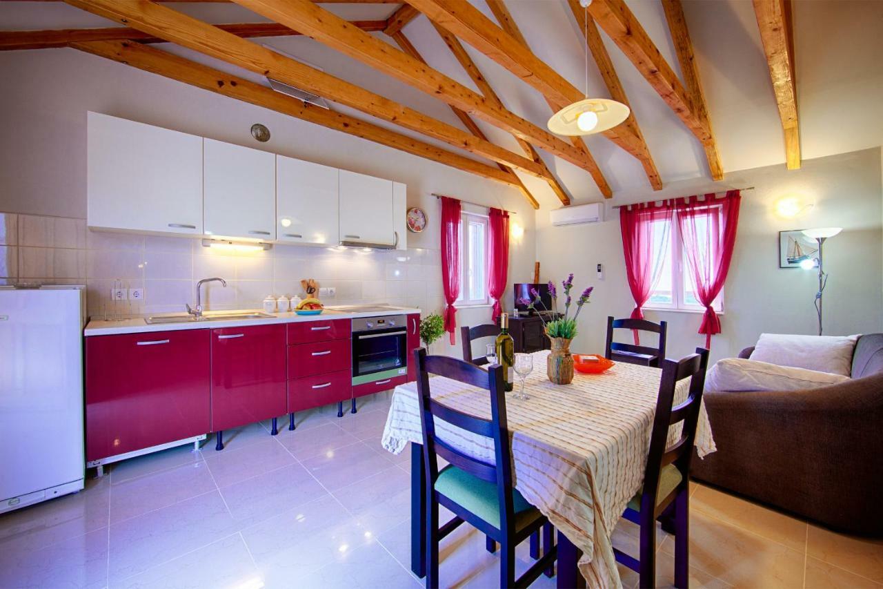 Apartmani Betini Komiza Bagian luar foto