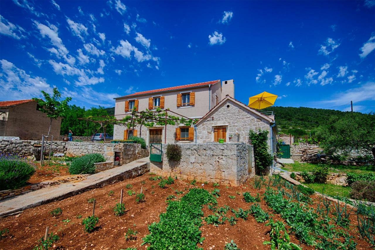 Apartmani Betini Komiza Bagian luar foto