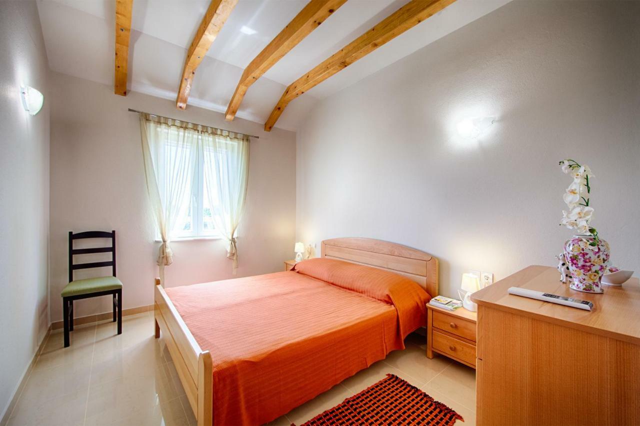 Apartmani Betini Komiza Bagian luar foto