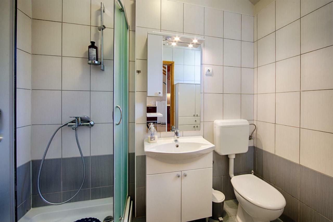 Apartmani Betini Komiza Bagian luar foto