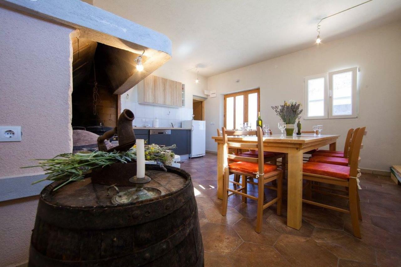 Apartmani Betini Komiza Bagian luar foto