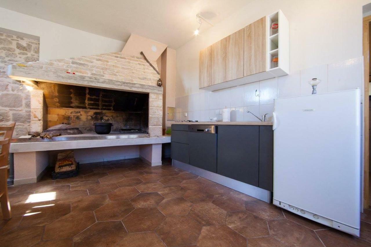 Apartmani Betini Komiza Bagian luar foto