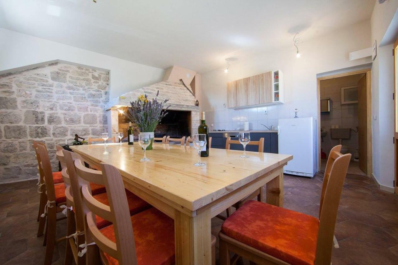 Apartmani Betini Komiza Bagian luar foto