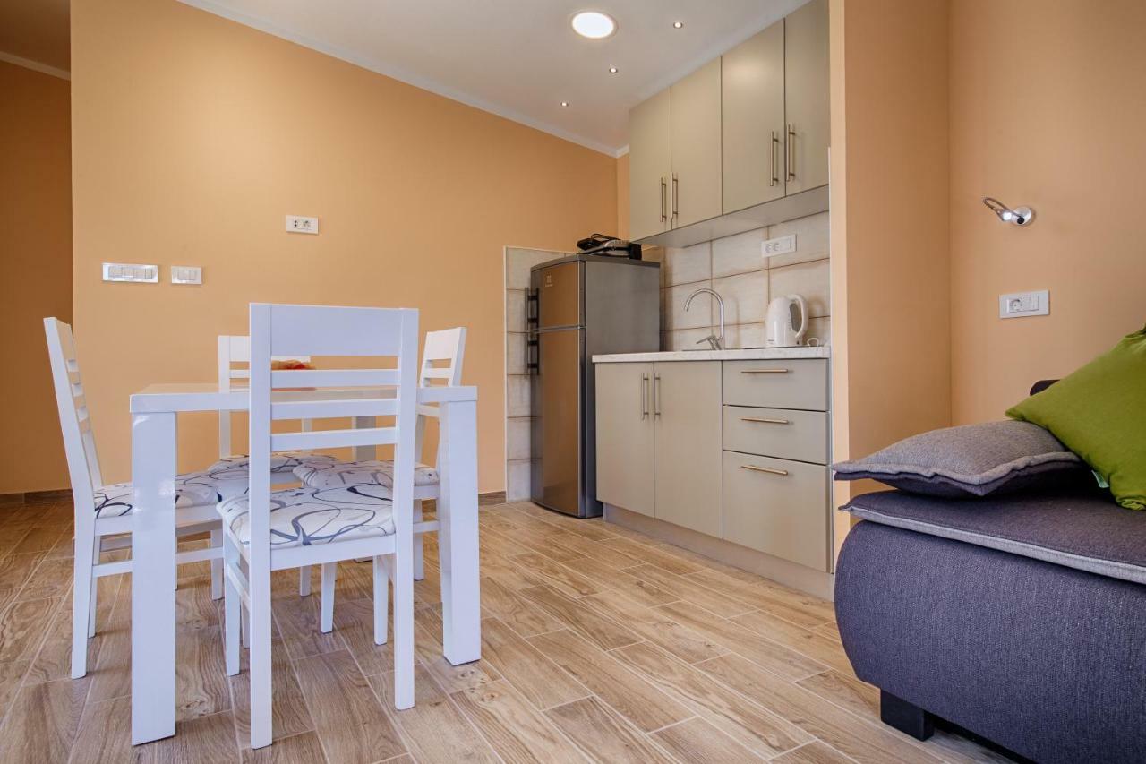 Apartmani Betini Komiza Bagian luar foto