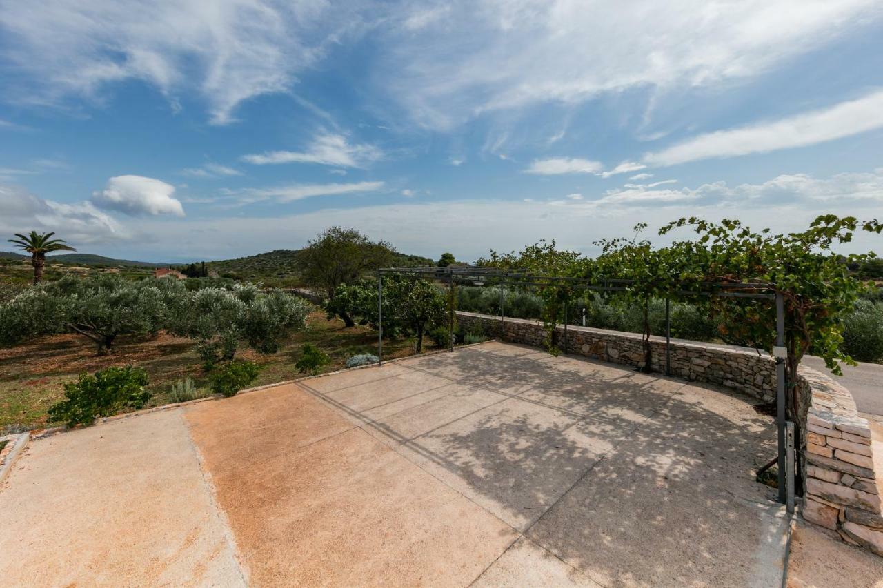 Apartmani Betini Komiza Bagian luar foto